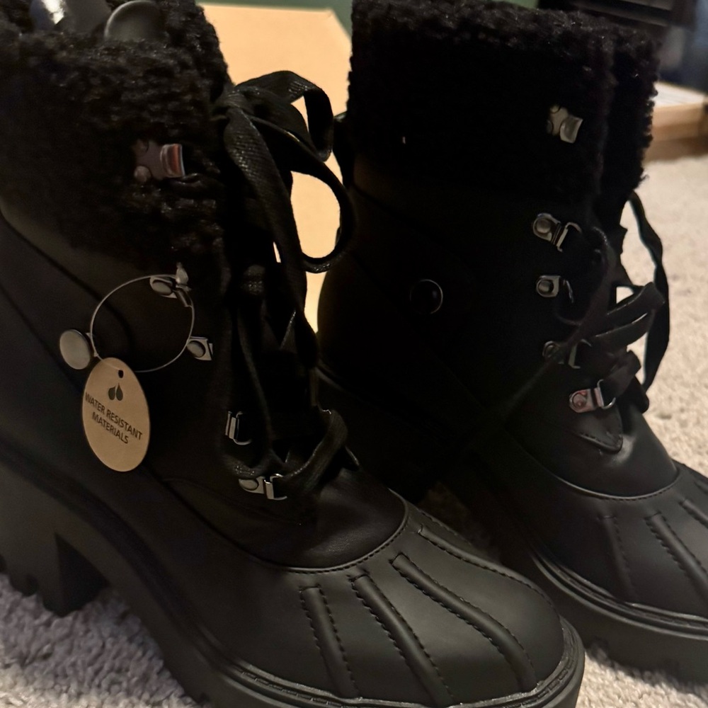 New, Never Worn, Steve Madden Black Women's Boots Sz8 - Picture 3 of 5